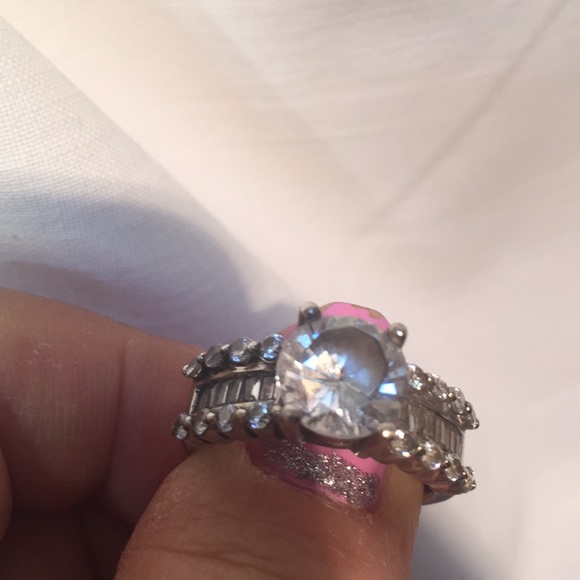 Silver Zirconia Ring - Picture 5 of 6